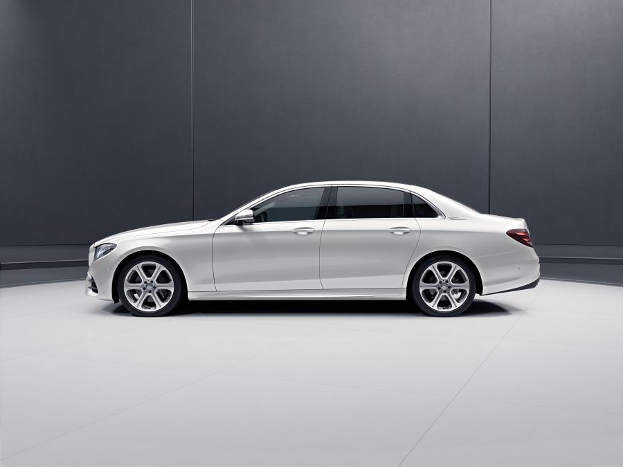  Mercedes-Benz E300 L AMG Line 2016 года  (CN) (фото 13 из 22)